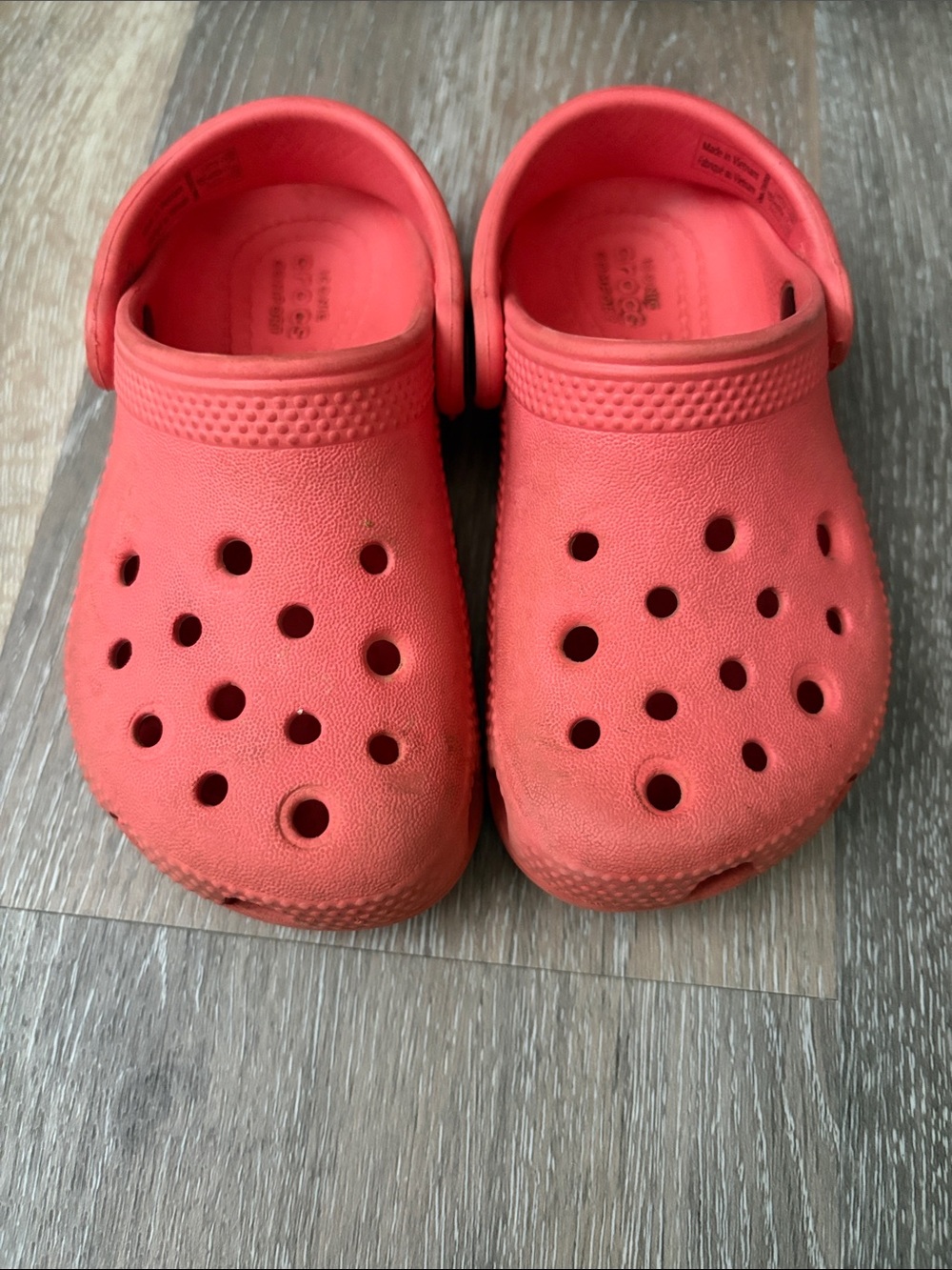 CROCS Kids Classic Clog in Coral Pink